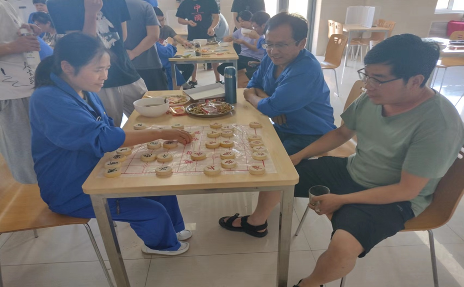 隴神戎發(fā)組織駐廠職工舉辦棋牌比賽活動并慰問全體駐廠人員