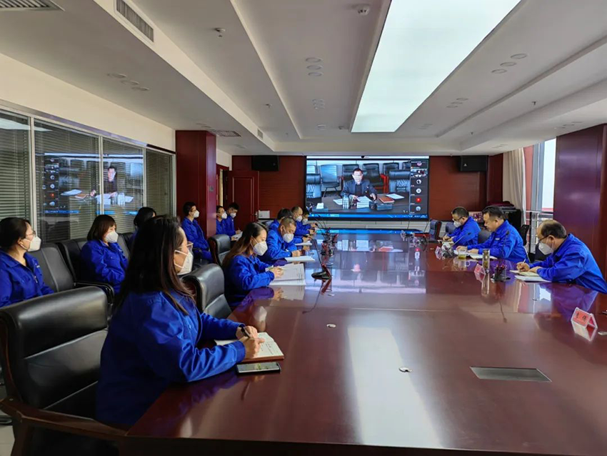 集團(tuán)公司黨委委員、副總經(jīng)理康海軍在基層聯(lián)系點(diǎn)宣講黨的二十大精神