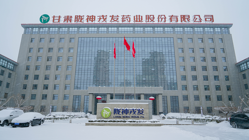 聞雪而動為暢通，掃雪除冰保安全