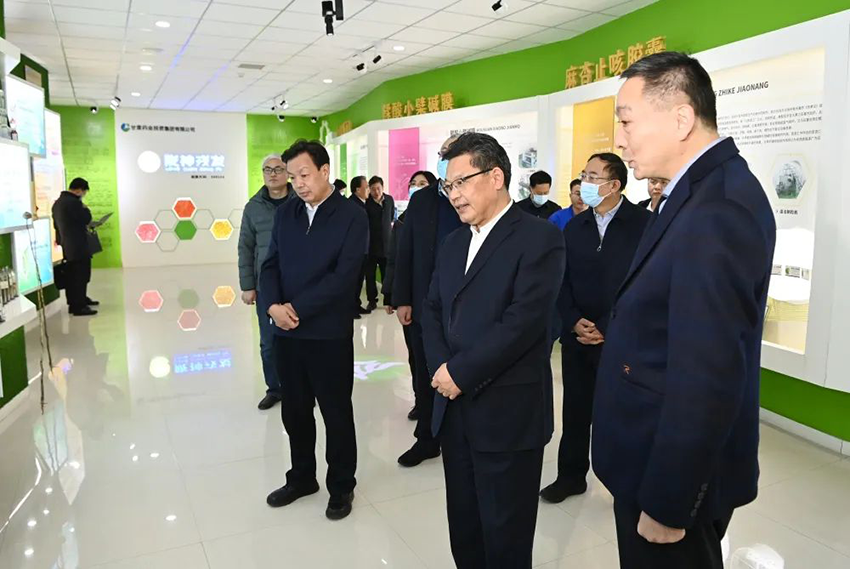 甘肅省委副書記、省長任振鶴到甘肅藥業(yè)集團(tuán)隴神戎發(fā)藥業(yè)公司調(diào)研指導(dǎo)工作